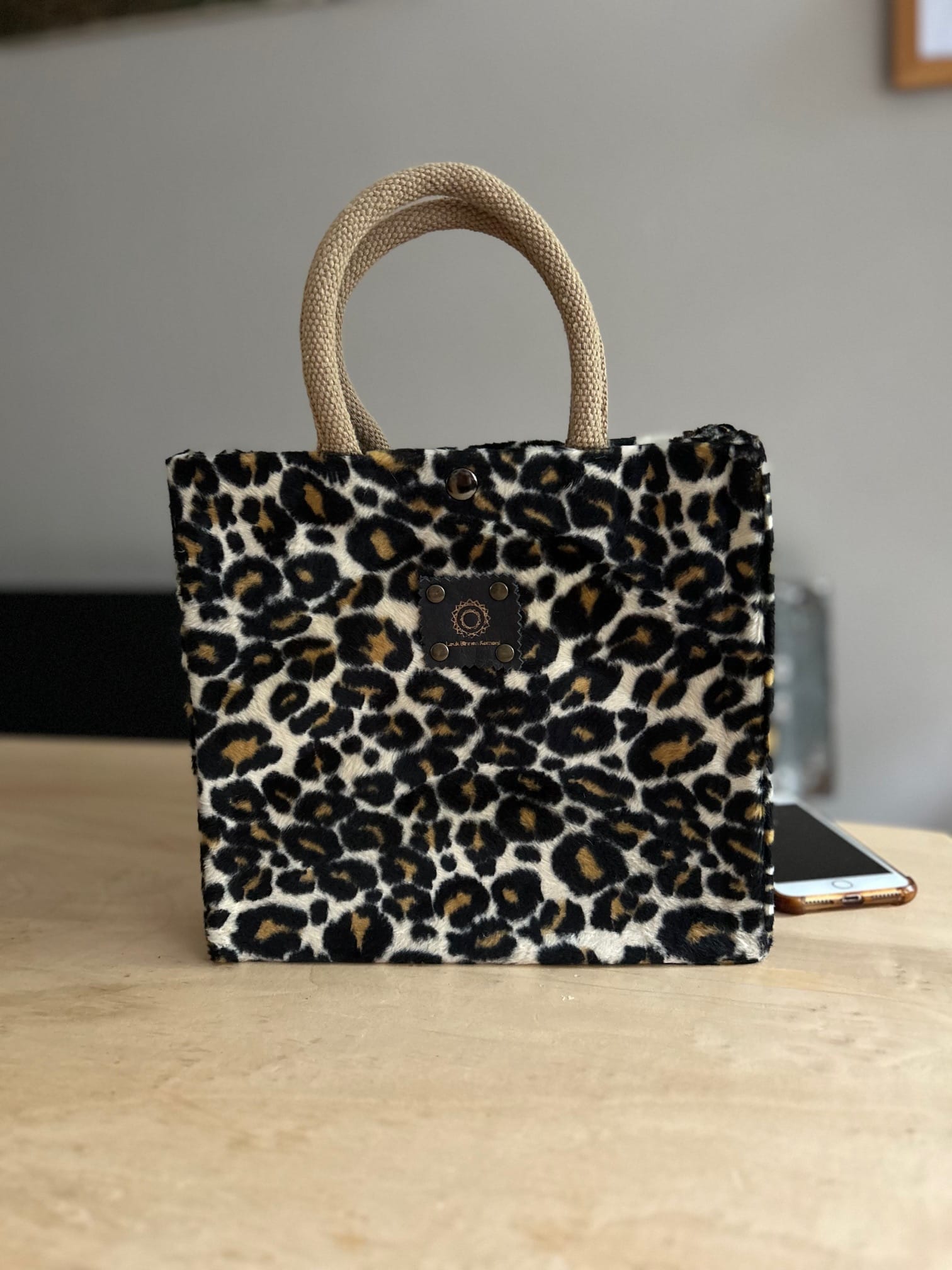 Handtas bekleed met beige panterprint