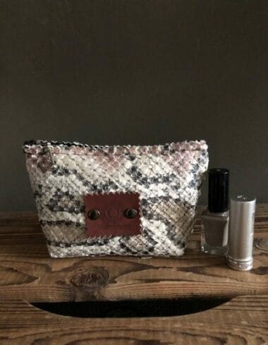 Make-up tasje met ritsje van leatherlook slangenprint beige, roze en goud
