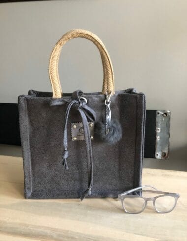 Handtas bekleed met stoere donkergrijze leatherlook