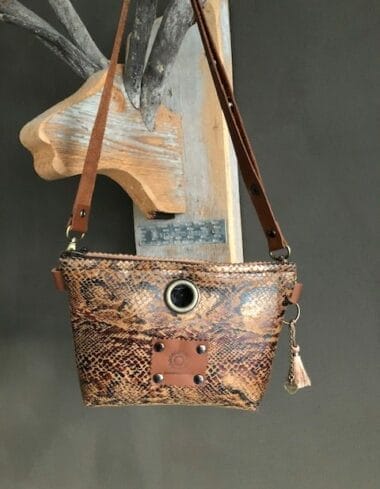 Cross-over festivaltasje van roestbruine leatherlook slangenprint