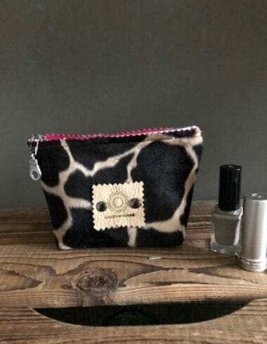 Make-up tasje met ritsje van bontachtige donkerbruine giraffeprint