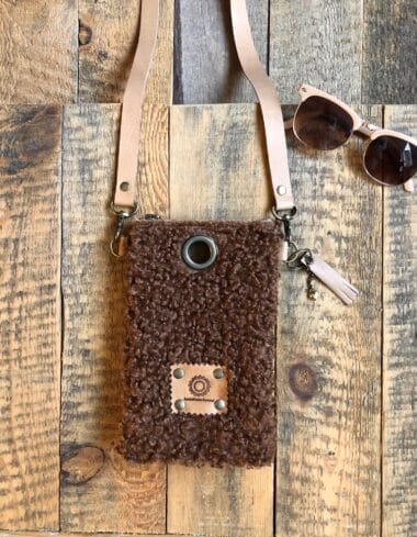 Festivaltasje van bruine zachte Tedolino