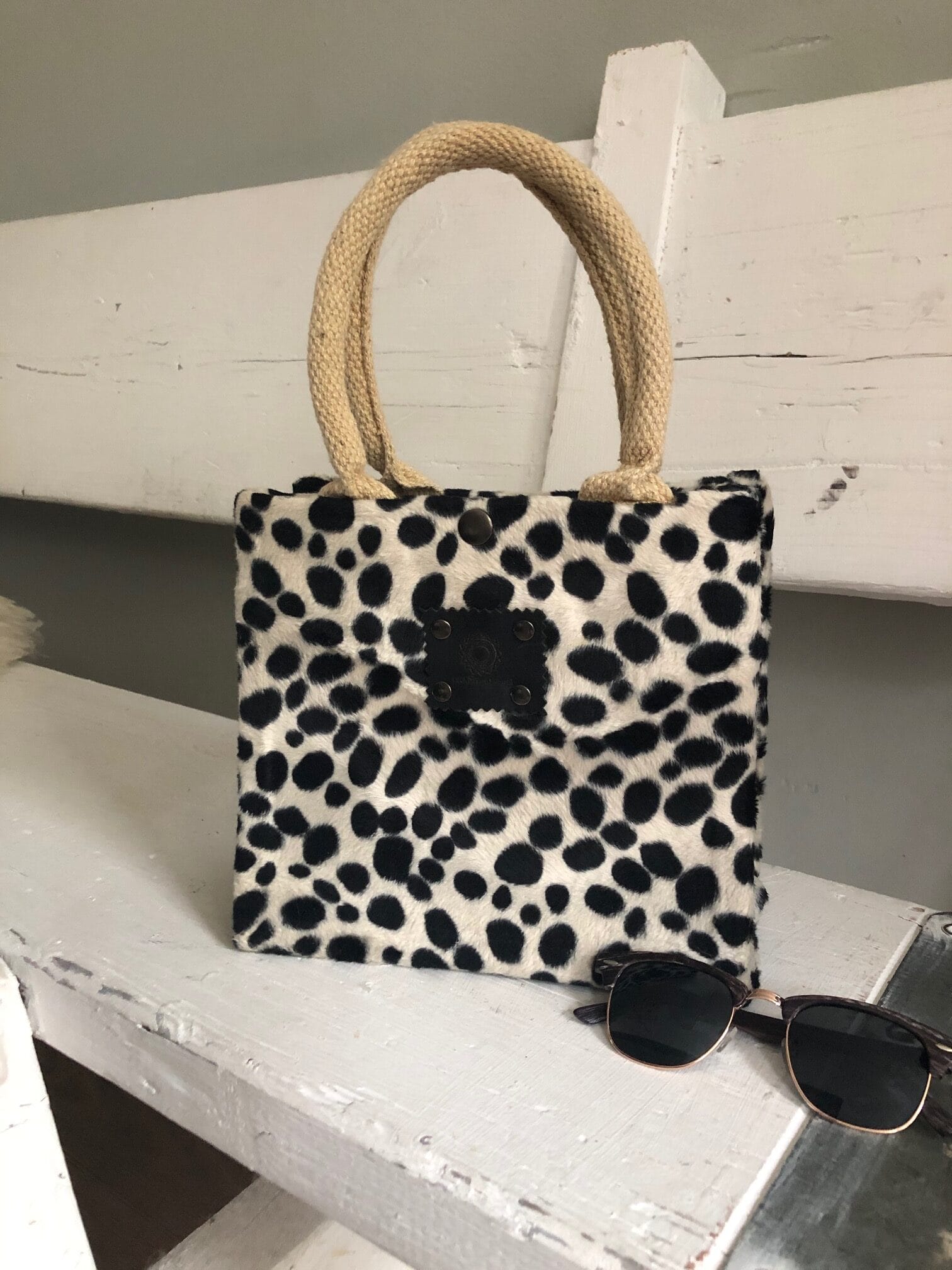 Kleine jute tas bekleed met bontachtige zwart beige cheetahprint