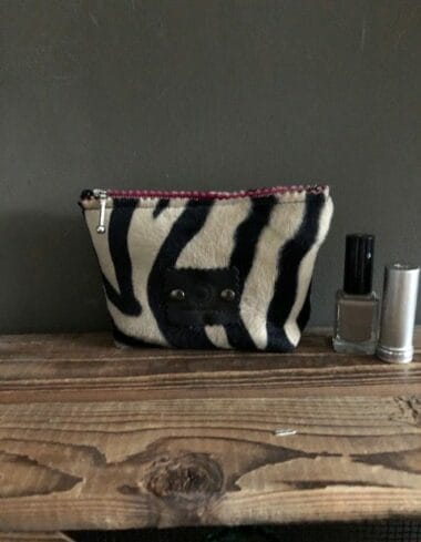 Make-up tasje met ritsje van bontachtige beige zebraprint