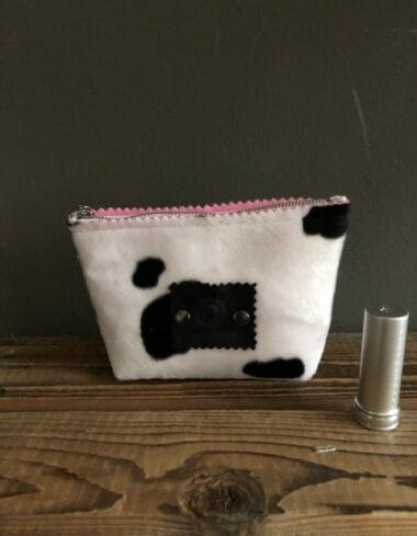 Make-up tasje met ritsje van bontachtige zwart witte koeienprint