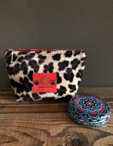 Make-up tasje met ritsje van bontachtige panterprint kleine vlek