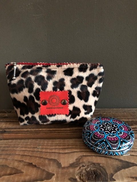 Make-up tasje met ritsje van bontachtige panterprint kleine vlek