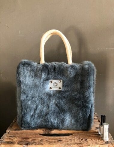 Handtas bekleed met superzachte grijze fakefür