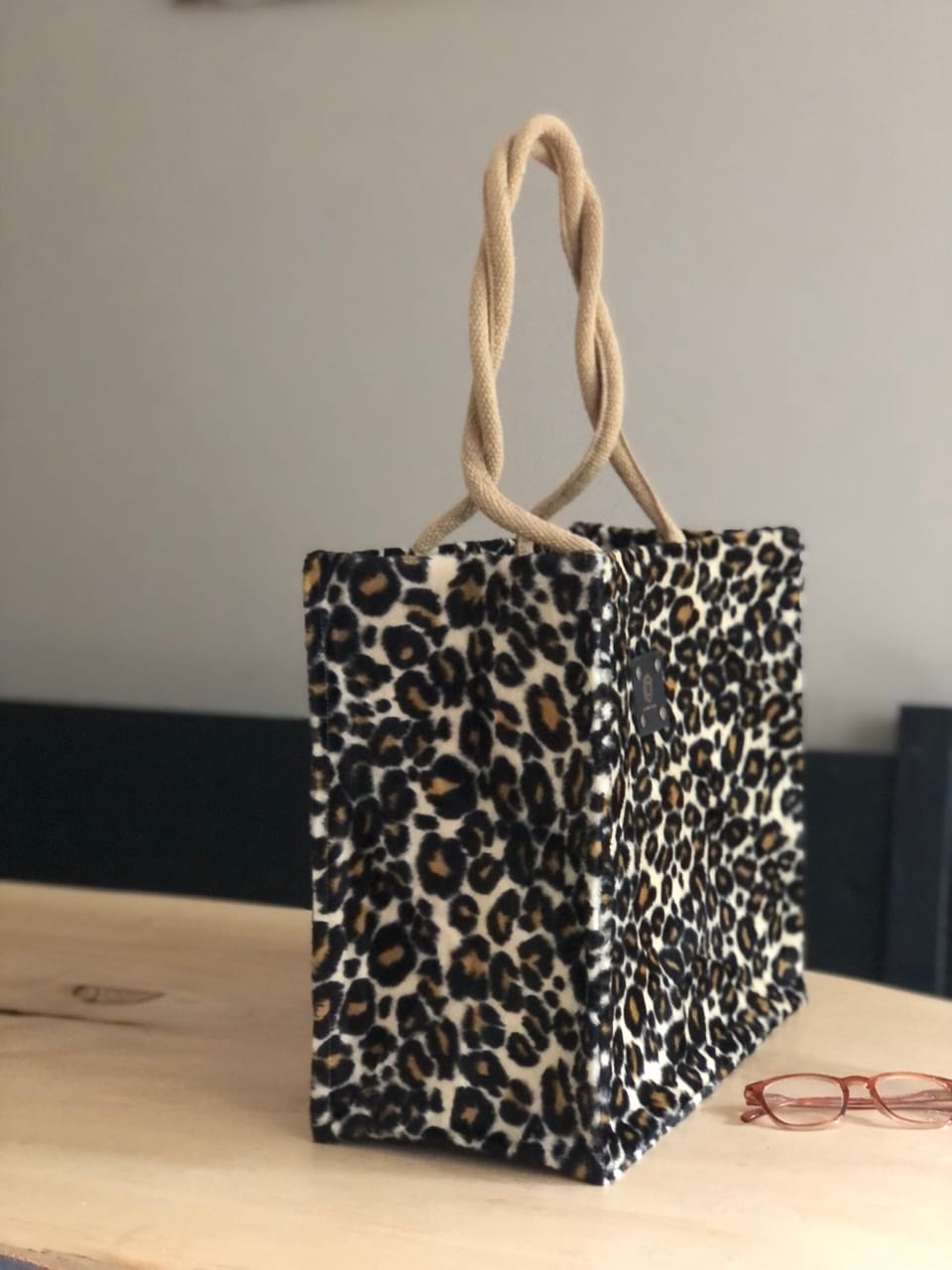 Duurzame jute shopper bekleed met bontachtige stof in panterprint - Afbeelding 3