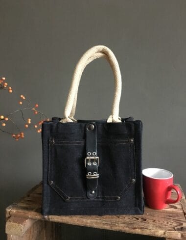 Kleine jute tas bekleed met stoere zwarte denim
