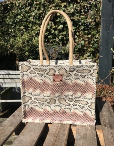 Duurzame shopper bekleed met beige/roze leatherlook slangenprint
