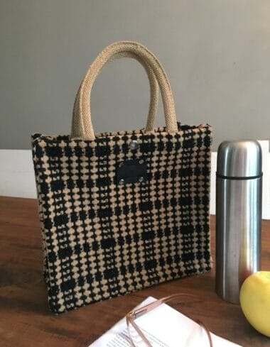 Handtas bekleed met chique camel zwarte geruite stof met glittertjes