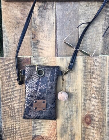 Cross-over festivaltasje van donkergroene leatherlook slangenprint