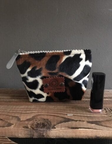 Make-up tasje met ritsje van  bontachtige dierenprint