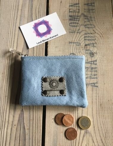 portemonneetje met ritsje van mooie lichtblauwe leatherlook