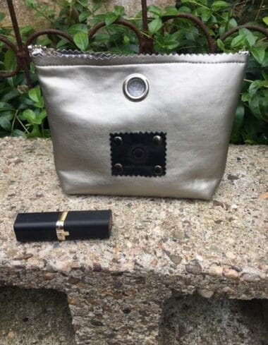 Make-up tasje met ritsje van zilverkleurige leatherlook