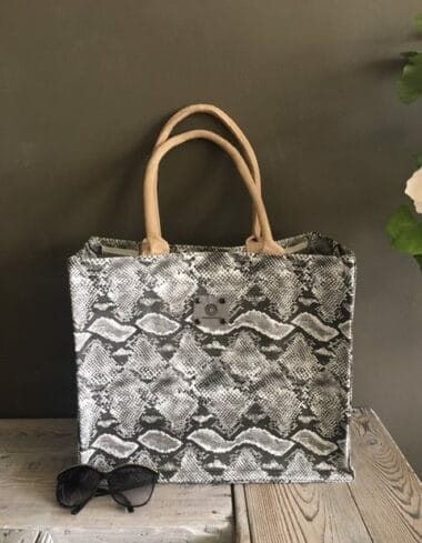 Duurzame shopper bekleed met grijze leatherlook slangenprint