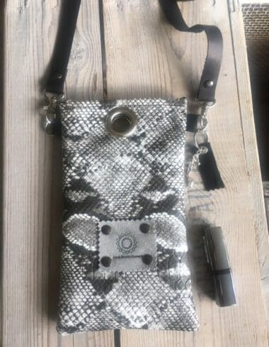 Cross-over festivaltasje van grijze leatherlook slangenprint, langwerpig
