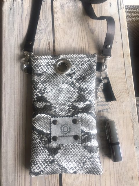 Cross-over festivaltasje van grijze leatherlook slangenprint, langwerpig