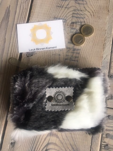 Portemonneetje met rits, van superzachte bontachtige grafische fakefur