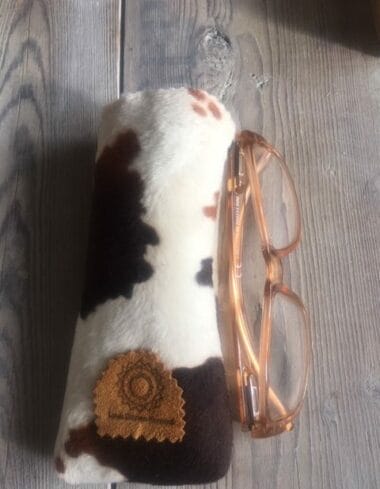 Brilhoesje van zachte bruinbonte koeienprint