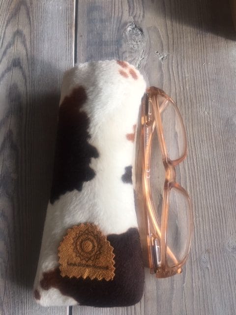 Brilhoesje van zachte bruinbonte koeienprint