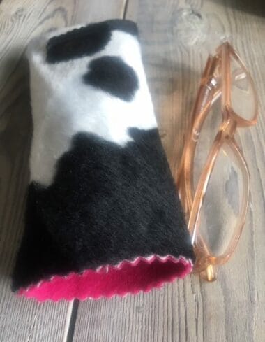 Brilhoesje van zachte zwart witte koeienprint