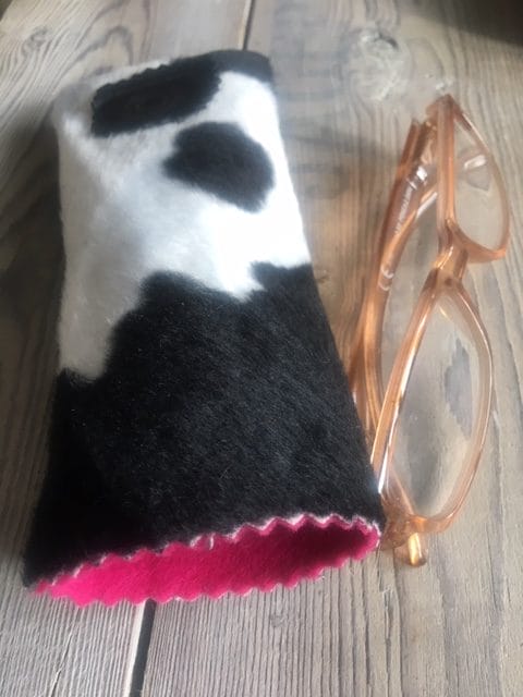 Brilhoesje van zachte zwart witte koeienprint