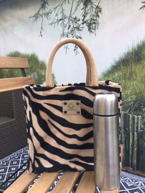 Handtas bekleed met bontachtige zwart beige zebraprint - Afbeelding 2