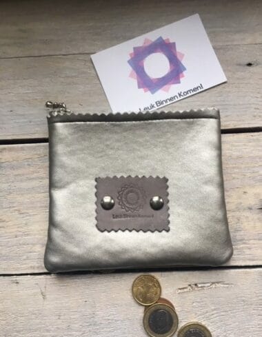 Portemonneetje van zilverkleurige leatherlook