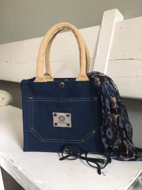 Kleine jute tas bekleed met stoere blue denim / blauwe spijkerstof