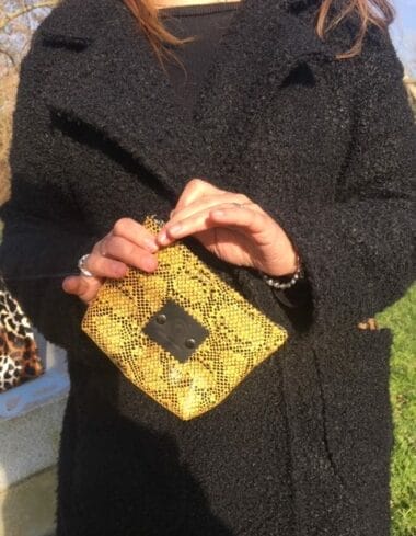 Make-up tasje met ritsje van gele leatherlook slangenprint