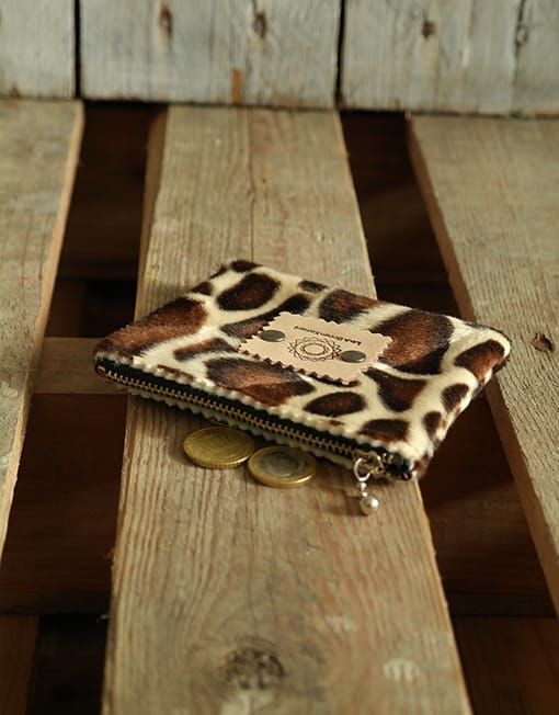 Portemonneetje van zachte bontachtige stof in giraffeprint met rits - Afbeelding 2