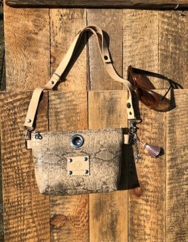 Cross-over festival tasje van zandkleurige leatherlook slangenprint