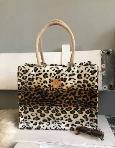 Duurzame jute shopper bekleed met bontachtige luipaardprint