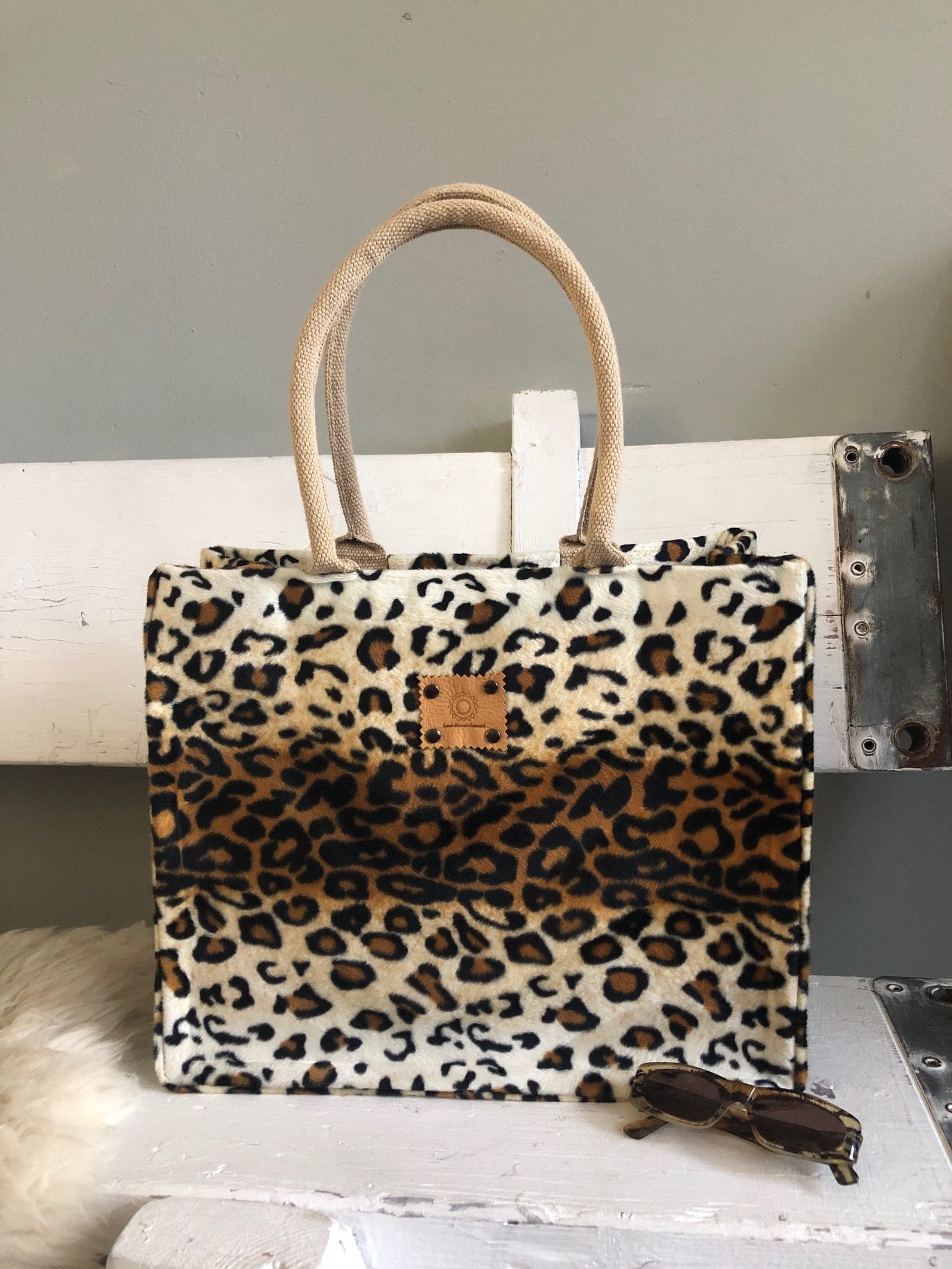 Duurzame jute shopper bekleed met bontachtige luipaardprint
