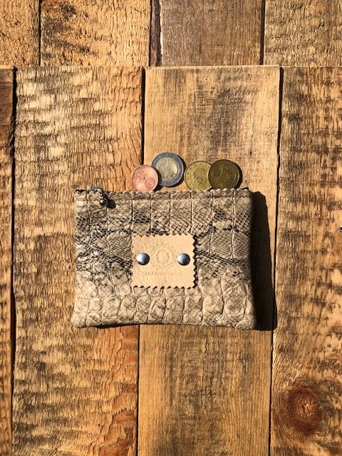 Portemonneetje met ritsje van zandkleurige leatherlook slangenprint