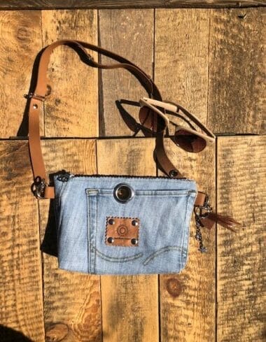 Heuptas Ibiza-style van blue denim met verstelbare leren riem