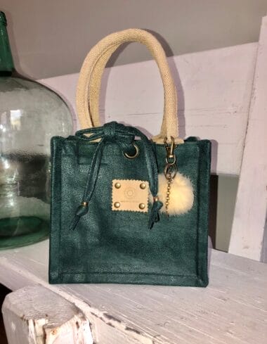 Kleine jute tas bekleed met petrolgroene leatherlook