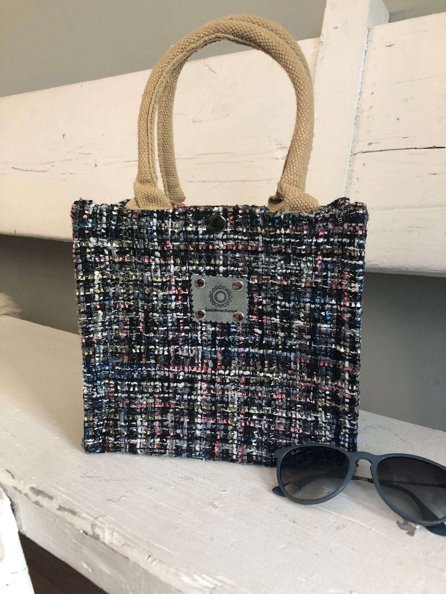 Kleine jute tas bekleed met super chique zwarte Sjanella