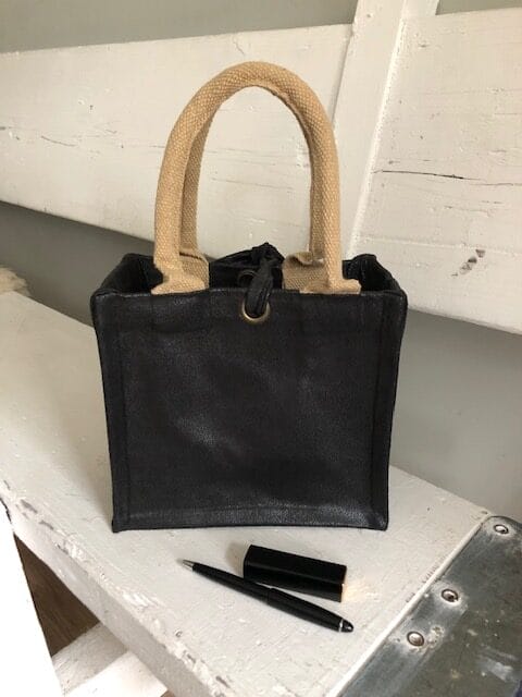 Kleine jute tas bekleed met zwarte leatherlook - Afbeelding 3