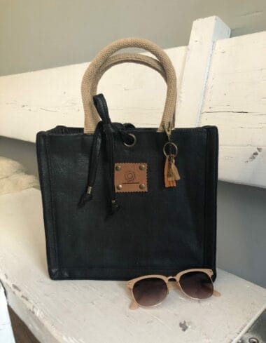 Handtas bekleed met een mooie zwarte leatherlook