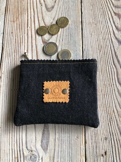 Portemonneetje met ritsje van zwarte denim