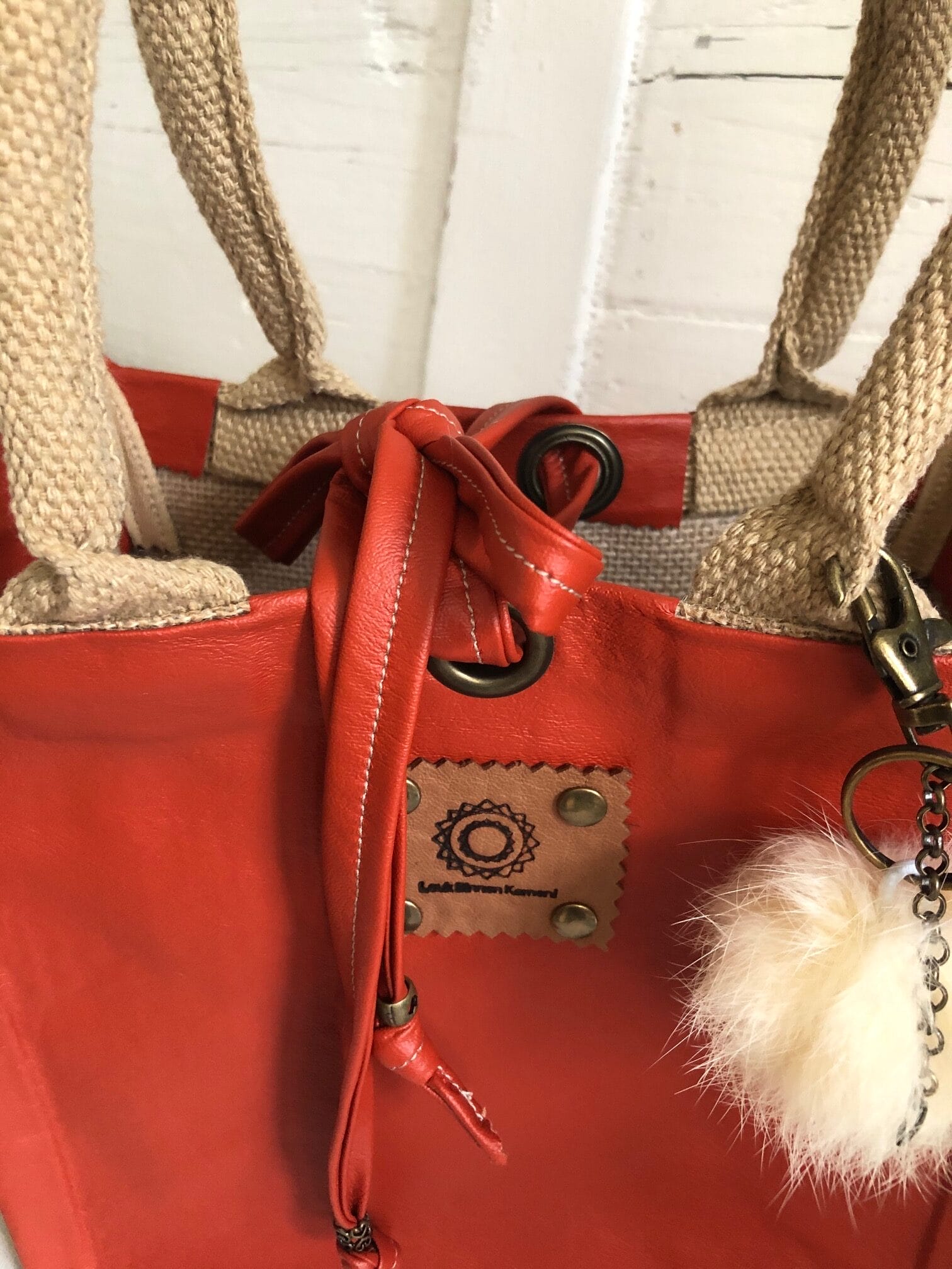 Kleine jute tas bekleed met warm oranje airbrushed leatherlook - Afbeelding 4