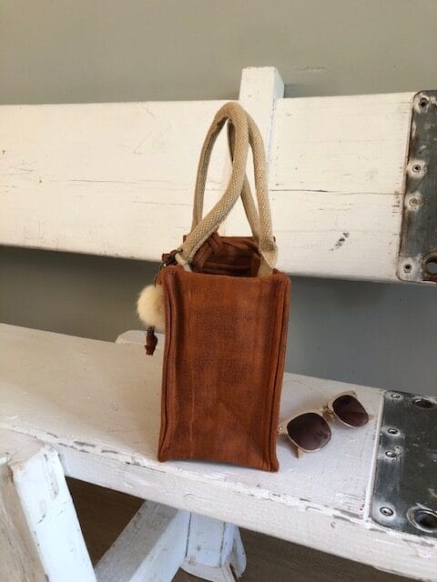 Kleine jute tas bekleed met cognackleurige gescrubd leatherlook - Afbeelding 3