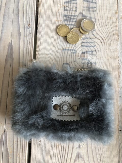 Portemonneetje met ritsje van superzachte grijze fake fur
