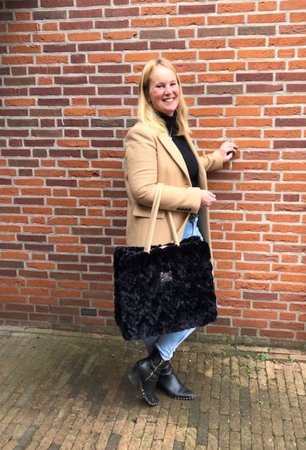 Duurzame jute shopper bekleed met zachte zwarte fake bont - Afbeelding 2