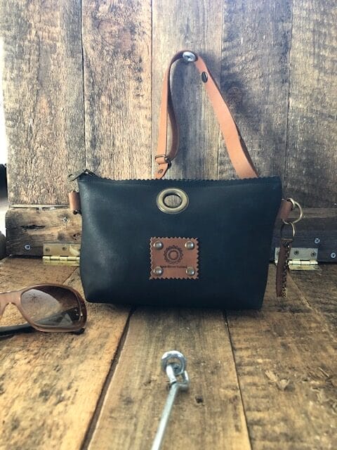 Heuptasje van zwart leer met verstelbare leren riem - Afbeelding 3