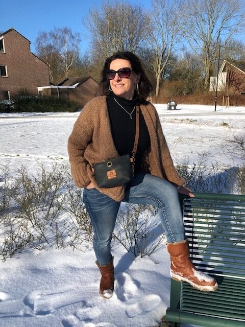 Heuptasje van zwart leer met verstelbare leren riem - Afbeelding 2