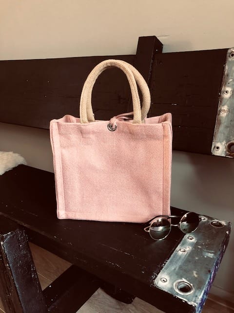 Handtas bekleed met een mooie poederroze leatherlook - Afbeelding 2